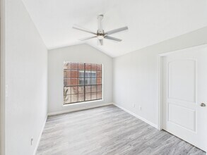 8055 Cambridge St in Houston, TX - Foto de edificio - Building Photo