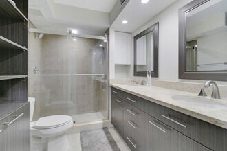 9 Royal Palm Way in Boca Raton, FL - Foto de edificio - Building Photo