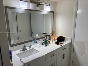 10806 N Kendall Dr in Miami, FL - Building Photo - Building Photo