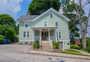 15 Melrose St in East Greenwich, RI - Building Photo - Building Photo