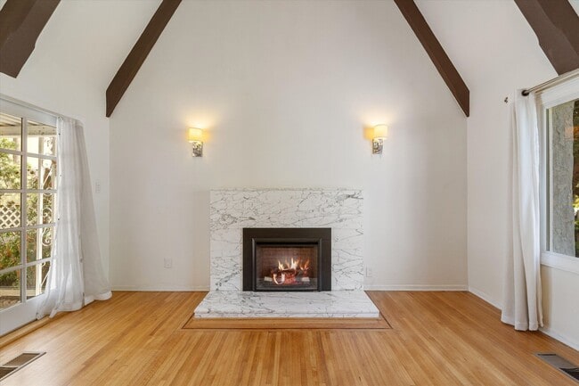 156 N Gardner St in Los Angeles, CA - Building Photo - Building Photo