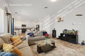 123 Traverso St. in Manteca, CA - Foto de edificio - Building Photo