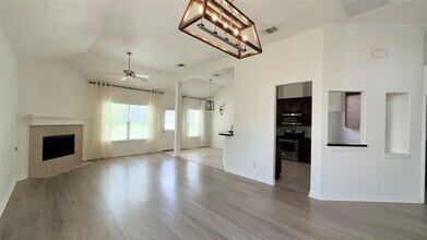 1112 Walnut Bend in Brenham, TX - Building Photo - Building Photo