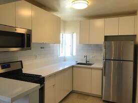 725 Ensenada Ct in San Diego, CA - Building Photo