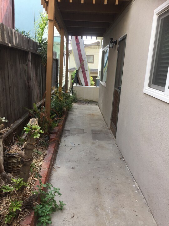 120 El Porto St in Manhattan Beach, CA - Building Photo