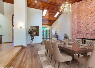 1551 Edgewood Rd in Lake Forest, IL - Building Photo - Building Photo