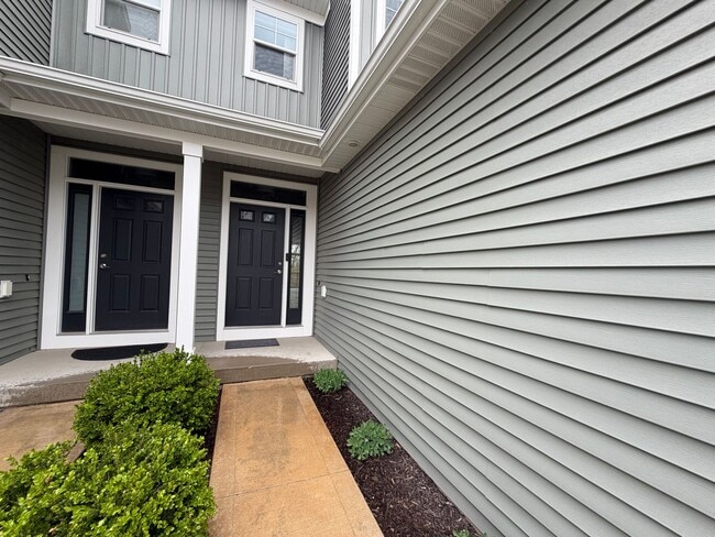 2351 Watertown Wy in Grand Rapids, MI - Building Photo - Building Photo