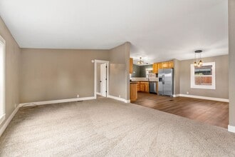 8695 SW Crater Loop Rd in Terrebonne, OR - Building Photo - Building Photo