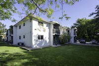 465 NE 59th St in Miami, FL - Foto de edificio - Building Photo