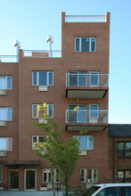 132-20 Pople Ave in Flushing, NY - Foto de edificio - Building Photo