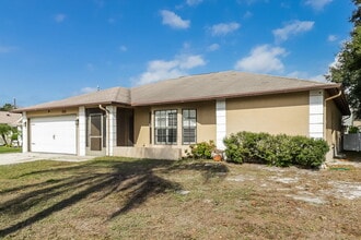8533 Gum Tree Ave, Unit 7 in New Port Richey, FL - Building Photo - Building Photo