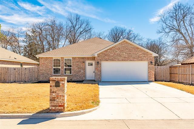 309 Phillips St in Cleburne, TX - Building Photo
