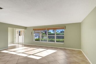 1753 W Terrace Dr in Lake Worth Beach, FL - Building Photo - Building Photo
