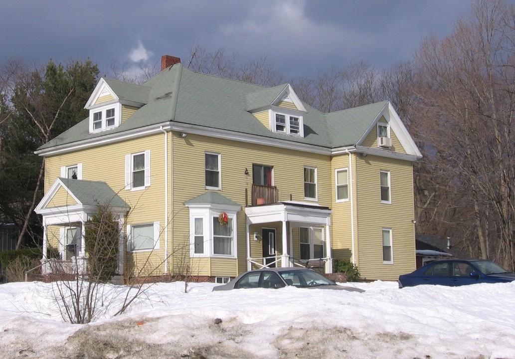 25 Garden Rd in Plaistow, NH - Building Photo