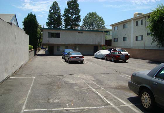 11821 Magnolia Blvd. in Valley Village, CA - Building Photo - Other