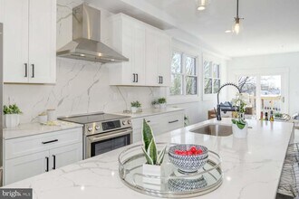 424 Taylor St NW in Washington, DC - Building Photo - Building Photo