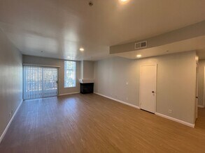 16070 Sunset Blvd in Pacific Palisades, CA - Foto de edificio - Interior Photo