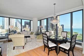 60 E Monroe St in Chicago, IL - Building Photo - Building Photo