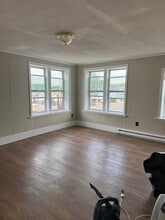 102 S Main St in North Syracuse, NY - Foto de edificio - Building Photo
