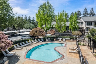 Clayton Creek Apartments in Concord, CA - Foto de edificio - Other
