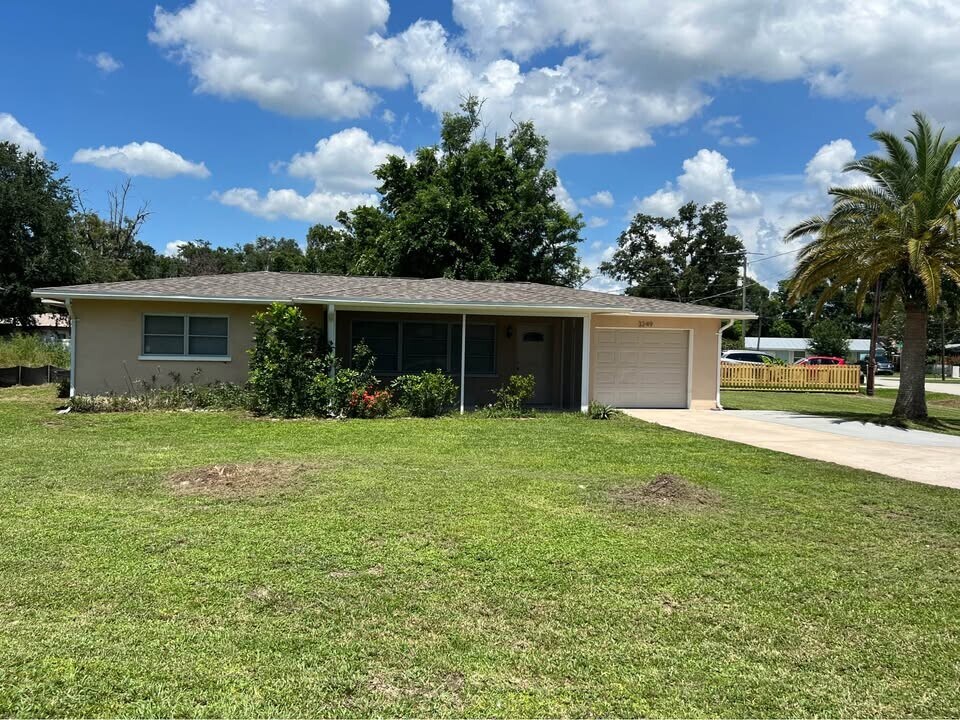 3249 Hart Way in Sarasota, FL - Building Photo