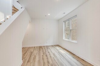 5126 S Kenwood Ave, Unit 301 in Chicago, IL - Building Photo - Building Photo