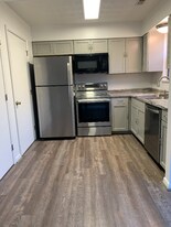 720 Ohio Pike in Cincinnati, OH - Building Photo