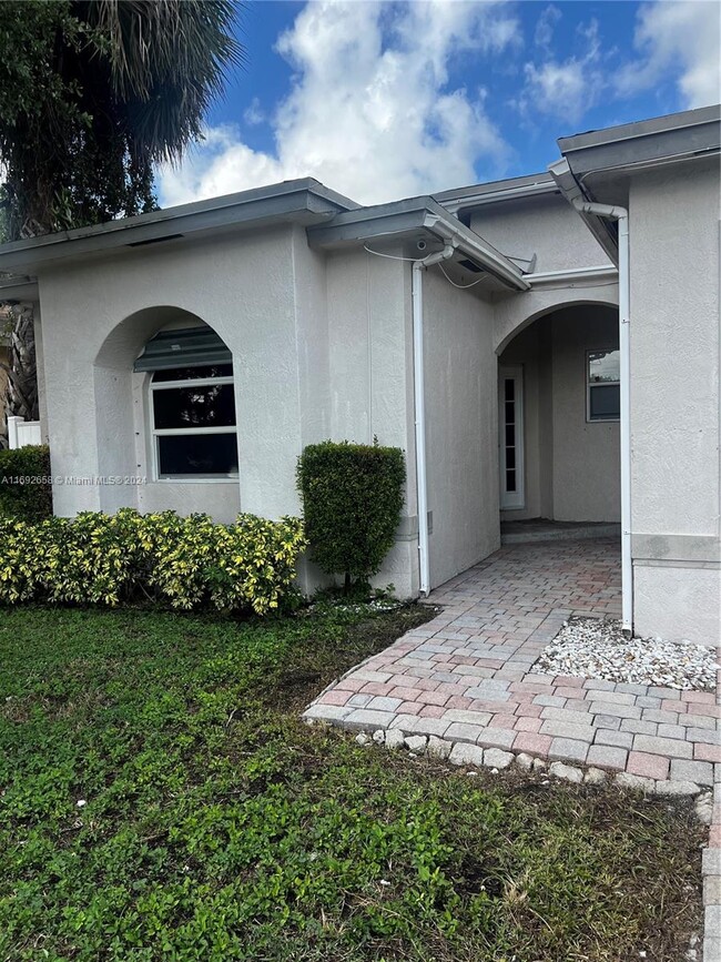 2739 NW 9th Pl in Fort Lauderdale, FL - Building Photo - Building Photo