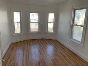 363 Spruce St, Unit 2 in Manchester, NH - Building Photo - Building Photo