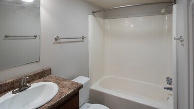 1000 Beacon Pkwy E in Birmingham, AL - Building Photo - Building Photo