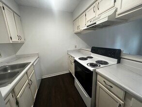 2387 Parrot Ln in Tallahassee, FL - Building Photo - Building Photo