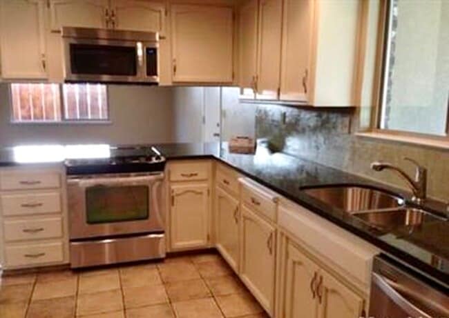 634 David Dr in Oakdale, CA - Building Photo - Building Photo