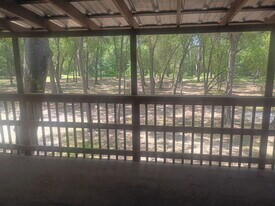 738 Old Pin Oak Rd in Paige, TX - Building Photo
