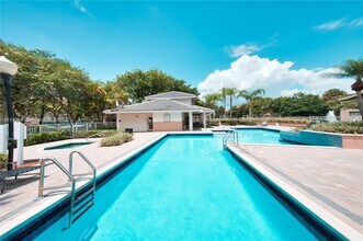 9833 Westview Dr in Coral Springs, FL - Building Photo - Building Photo