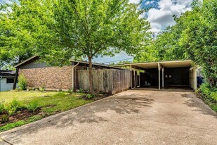 1417 Braes Ridge Dr, Unit B in Austin, TX - Building Photo