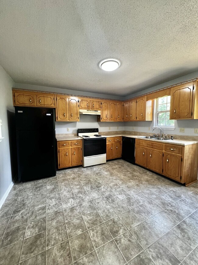 678 Artic Ave in Oak Grove, KY - Building Photo - Building Photo
