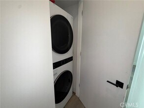 21721 Hart St in Los Angeles, CA - Building Photo - Building Photo