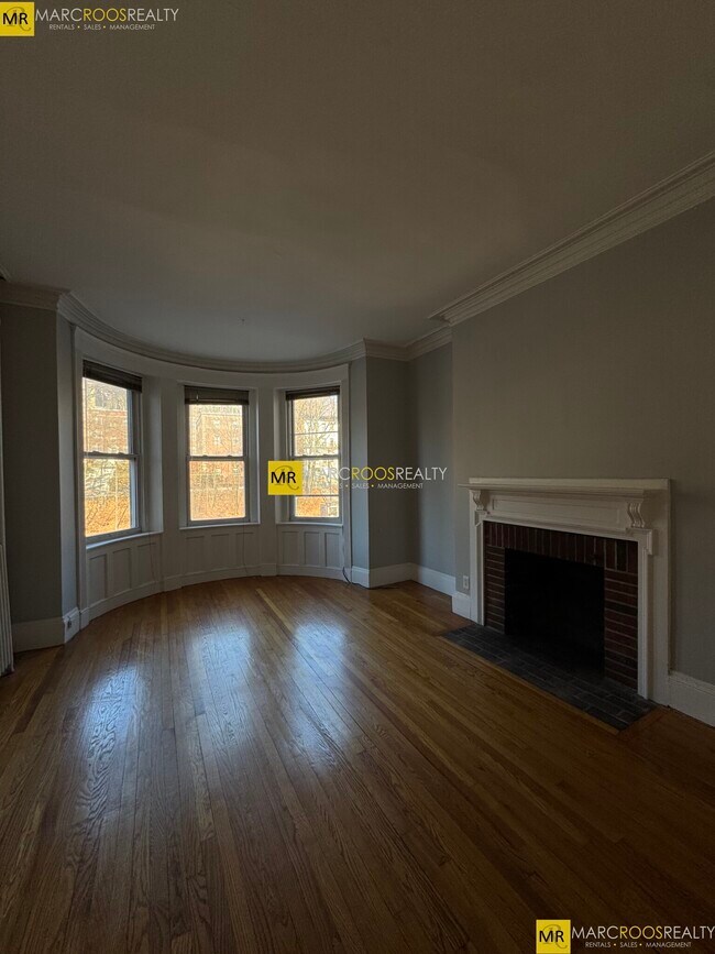 1489 Beacon St, Unit Beacon St in Brookline, MA - Building Photo - Building Photo