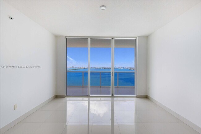 600 NE 27th St, Unit 3102 in Miami, FL - Building Photo - Building Photo