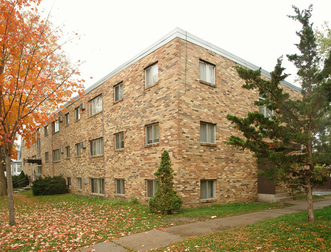 1876 Magnolia Ave E in St. Paul, MN - Foto de edificio - Building Photo