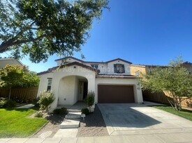 172 W Viola St in Tracy, CA - Building Photo