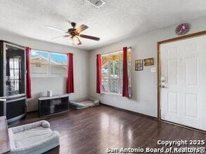 142 Jean St in San Antonio, TX - Building Photo - Building Photo