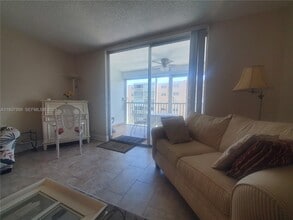 319 NE 14th Ave in Hallandale Beach, FL - Building Photo - Building Photo