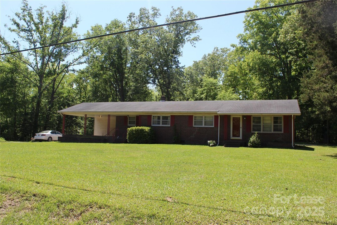 1721 Park Dr in Lancaster, SC - Building Photo