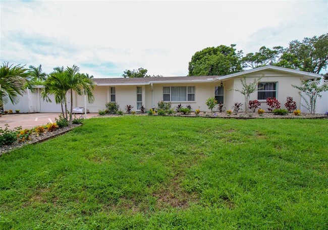 2232 Pine Terrace in Sarasota, FL - Building Photo - Building Photo