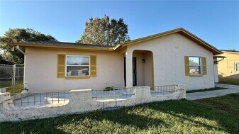 126 Zacalo Way in Kissimmee, FL - Building Photo