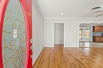 1411 Conrad Sauer Dr in Houston, TX - Foto de edificio - Building Photo