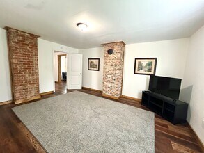 104 1st St in Cynthiana, KY - Foto de edificio - Building Photo