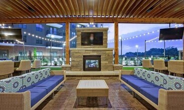 6400 Blue Stone Rd in Sandy Springs, GA - Building Photo - Building Photo