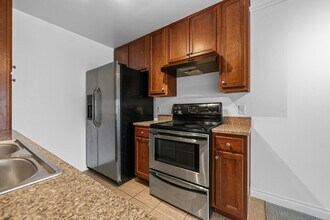 1756 Essex St in San Diego, CA - Building Photo - Building Photo